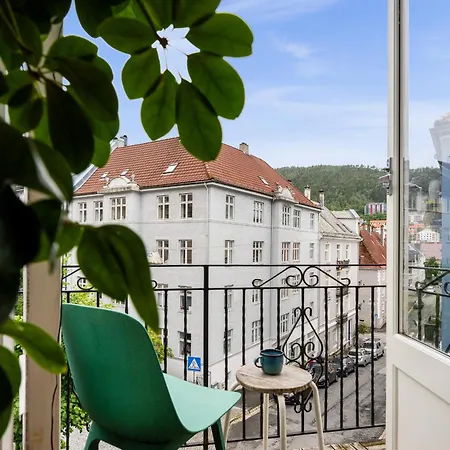 Centrally Located With Balcony * Bergen
