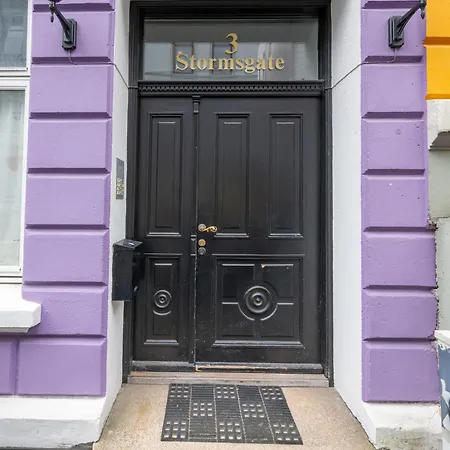 Centrally Located With Balcony * ベルゲン